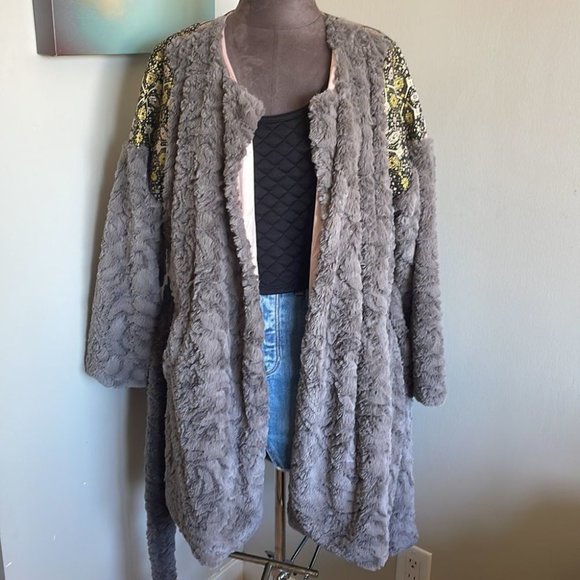 Soft Grey sweater jacket w Embroidery - Picture 9 of 10